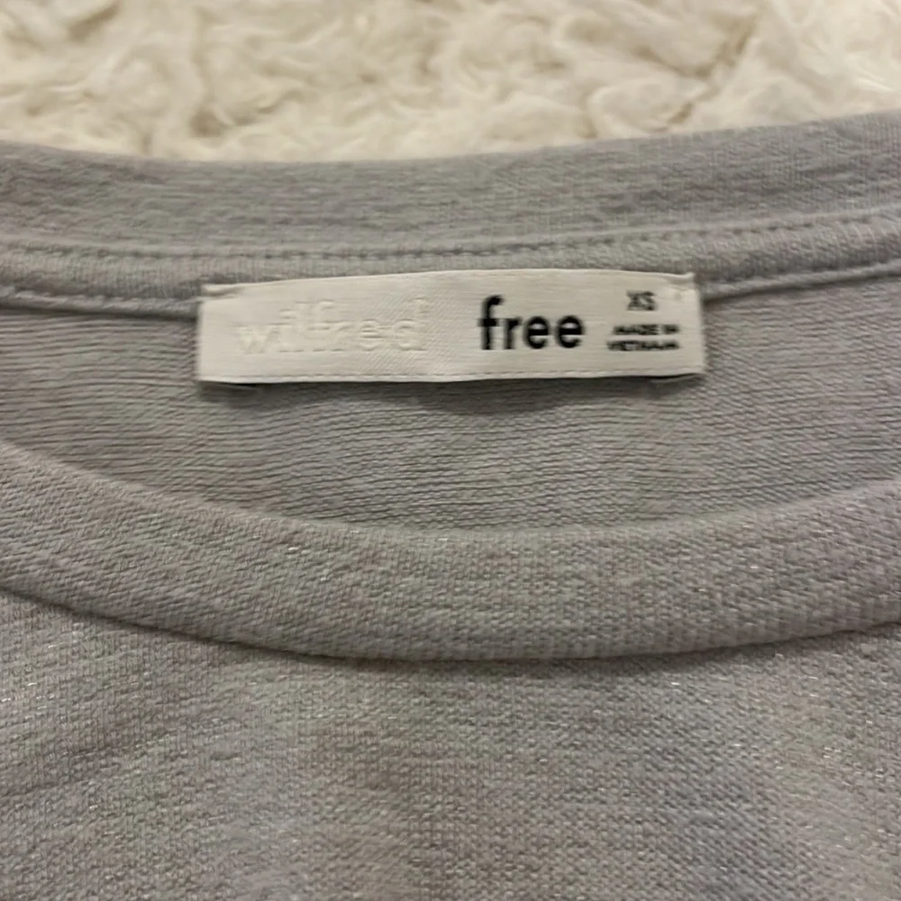 Wilfred free extra small gray knot crop - Picture 3 of 3